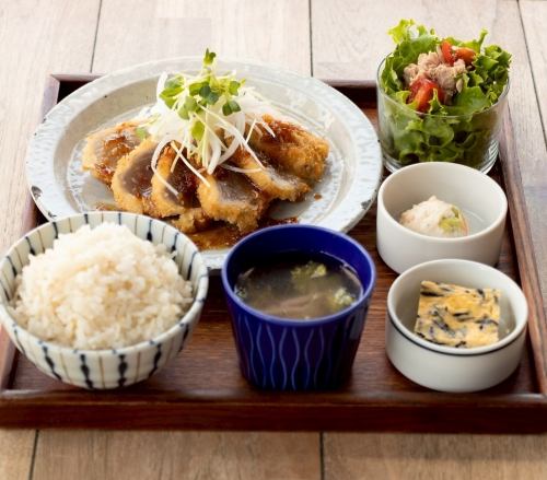 ▲お魚定食　漬けかつおのレアカツ　玉ねぎソース