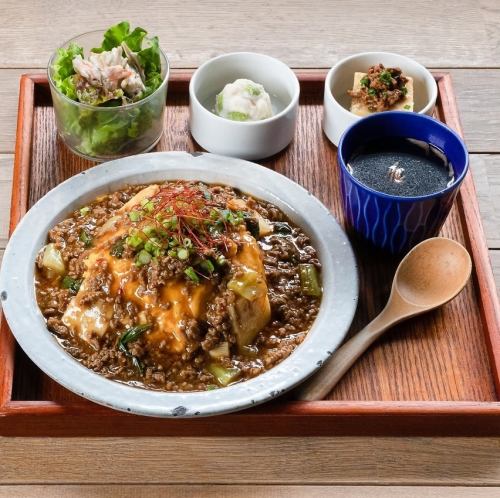 ●どんぶり定食　チンゲン菜と筍の麻婆天津飯