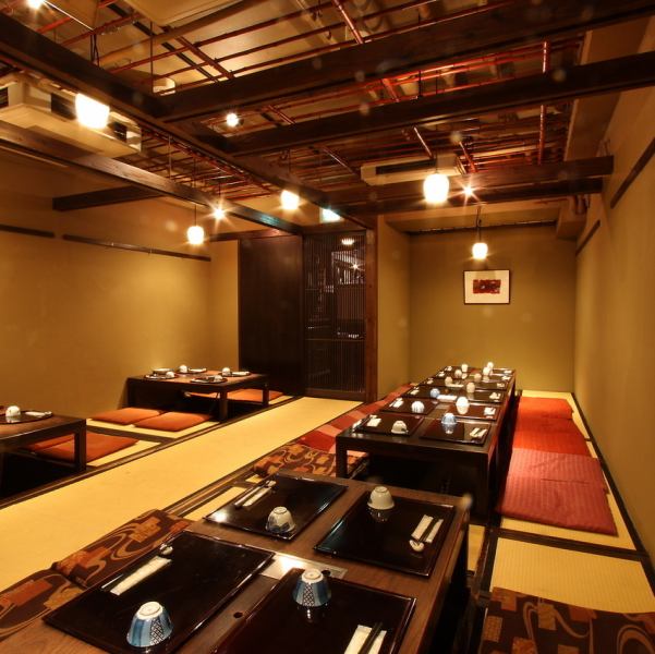 【最大で28名様までの個室宴会】こちらの個室をご利用いただけます。会社のお仲間の集まりなどの際に、お使いください☆個室でゆったりと楽しめるので、歓送迎会や忘年会にもぴったり。