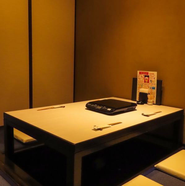 【少人数でもゆったりと寛げる個室席】テーブル席と掘りごたつ席を用意しています。。デートやお友達と、ご家族での利用にいかがでしょうか