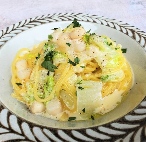 Scallop and Chinese cabbage cream pasta