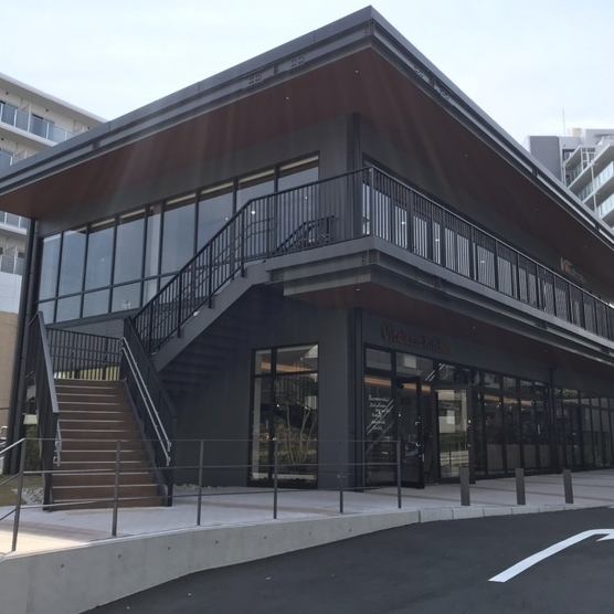 阪急千里線・山田駅から徒歩5分の好立地にございます。ご友人とのお食事や誕生日、記念日、女子会など、さまざまなシーンでご利用いただけます。アットホームで温かみのある空間は、お子様連れのお客様も大歓迎です。ゆったりとした席配置で、お子様がいても安心してお過ごしいただけます。
