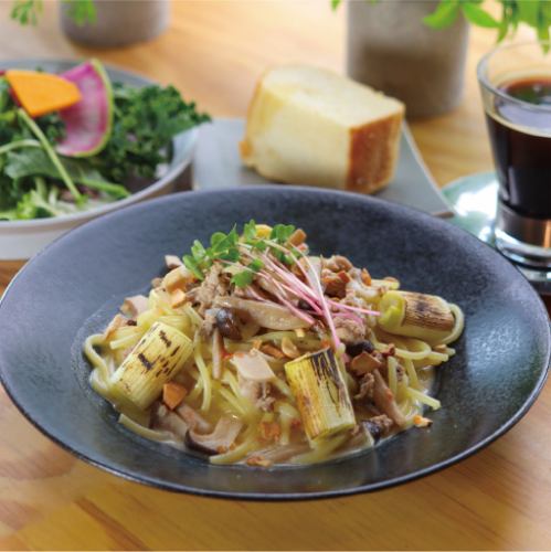 Monthly pasta: Salsiccia and white onion cream pasta