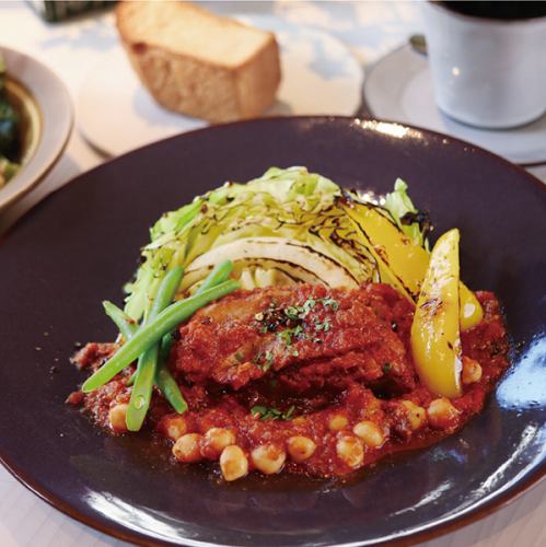 Monthly main dish: Pork shoulder stewed in tomato sauce with spring vegetables