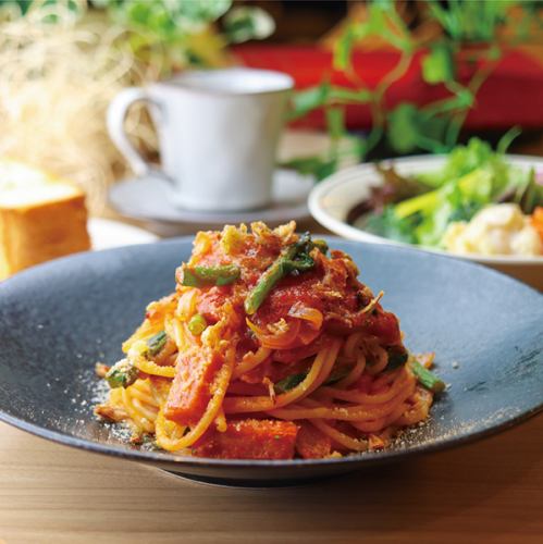 Monthly Special Pasta: Amatriciana with Komatsuna (Japanese mustard spinach) and New Onions