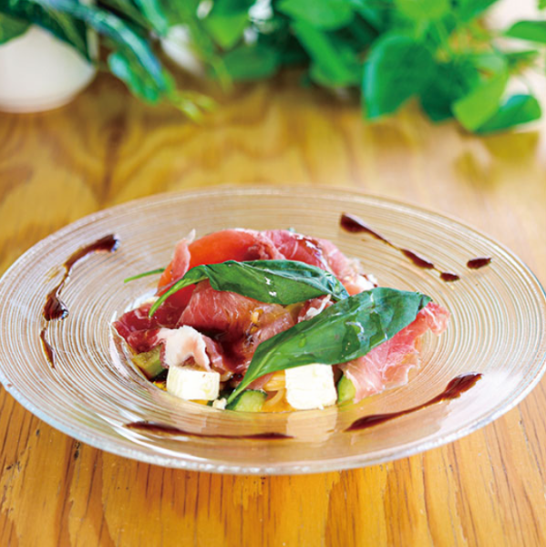 夏限定!1日限定10食★生ハムとクリームチーズの冷製トマトパスタ 1480円(税込)