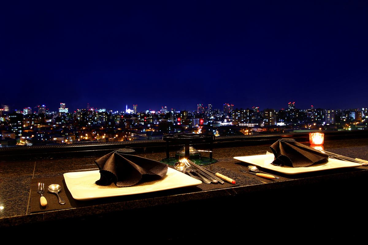 [Japan's New Three Great Night Views] Have a wonderful dinner surrounded by the sparkling night view of Sapporo city...