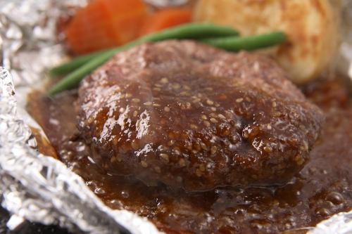 "Shirao Wagyu Beef" 100% steak baked with super coarse ground meat