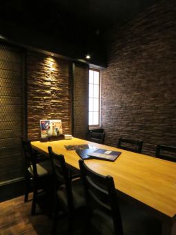 餐廳的特點是平靜而現代的氛圍★所有房間都是完全包間，因此可以用於女孩之夜、生日、下班後、家庭等廣泛的場合。