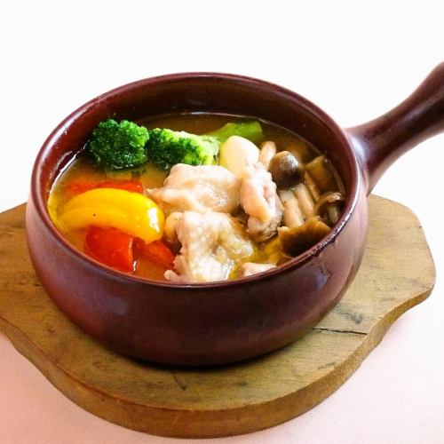 Ajillo with chicken and vegetables