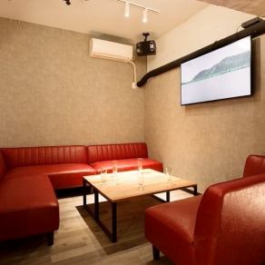 テーブル席は全卓ソファーで揃えております♪リラックスしてお過ごしください！
