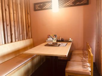 6名様掛けのテーブル席です。