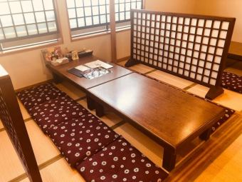 6名様用お座敷席。仕切りを外して18名様までの個室貸し切りでご案内も可能です。