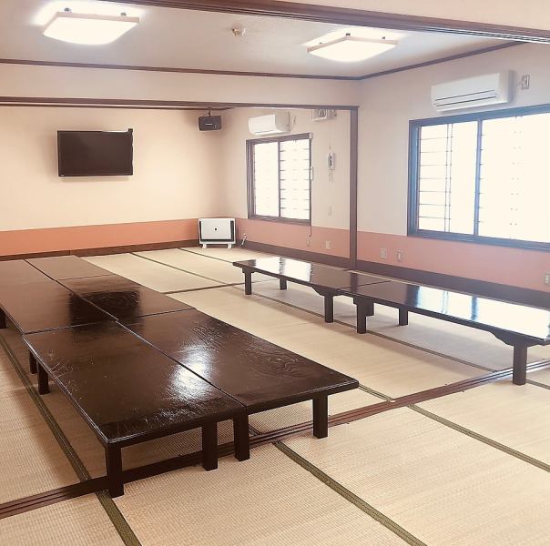 最大50名様までOKの宴会場。お部屋には無料カラオケ、ビールサーバーがございます。