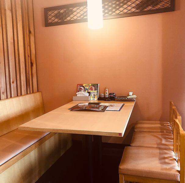 靴を脱がずに楽ちんなテーブル席もございます！