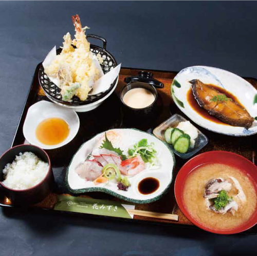 シーンに合わせたお席を多彩にご用意