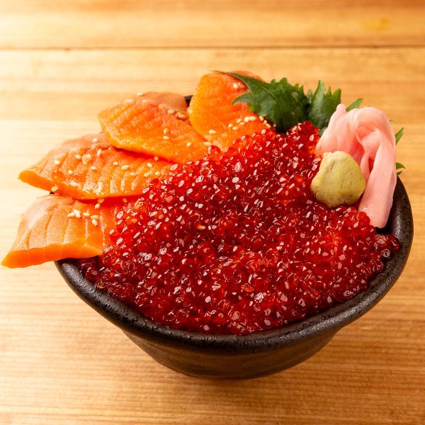 鮮やかに彩る！いくら親子丼