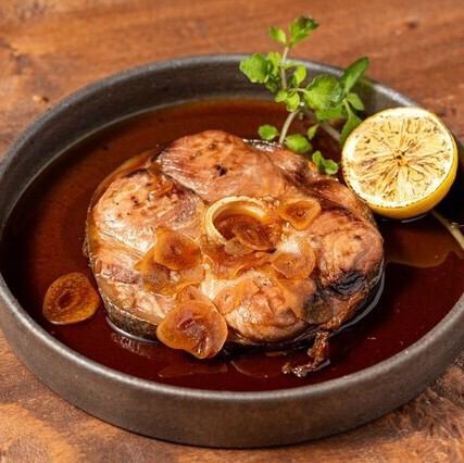 名物　まぐろの輪切りにんにく醤油