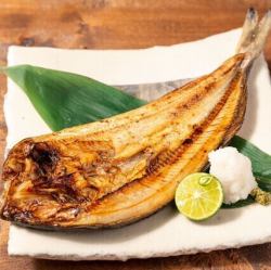 直接從簽約漁船出貨:知床鯖魚,經一夜風乾。