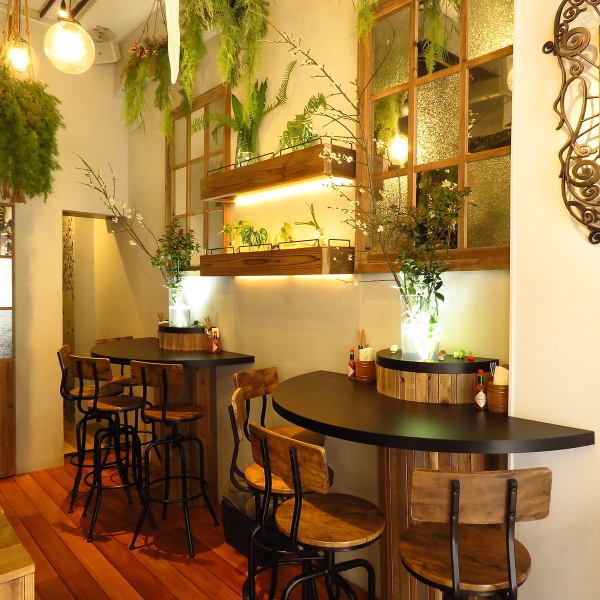 ◇◆The wood used is <old wood> and <pallets used for transportation>◆◇Some parts of the store, such as walls and window frames, reuse old wood.Time flows slowly in a stylish space while feeling the warmth of wood.