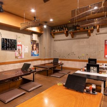 All seats are digging type of tatami room! It is a space where children and elderly people can enjoy a relaxing meal without folding their legs! [Seats for 2 people are also available]