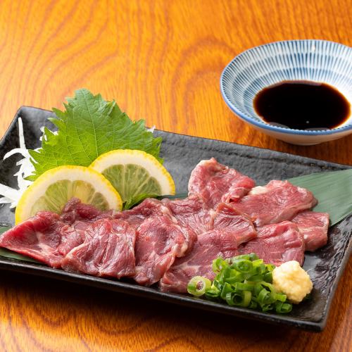 We have fresh [horse sashimi] from Kumamoto!It goes well with alcohol◎How about having a drink on your way home from work?