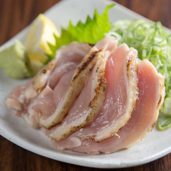 Freshly slaughtered Tajima chicken thigh tataki 770 yen (tax included)