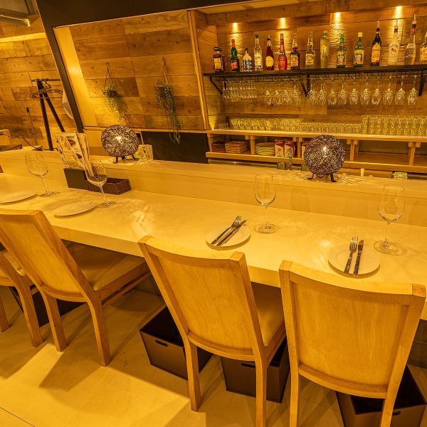 [Semi-private room/stylish counter seats available] Equipped with semi-private seats separated by partitions♪ Recommended for various occasions such as company banquets, drinking parties, welcome parties, girls' nights out, group parties, birthdays, etc.♪ Casual and rich relaxing interior space★