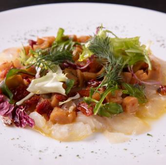 熊本県産真鯛のカルパッチョ レンコンとドライトマトのサルサソース