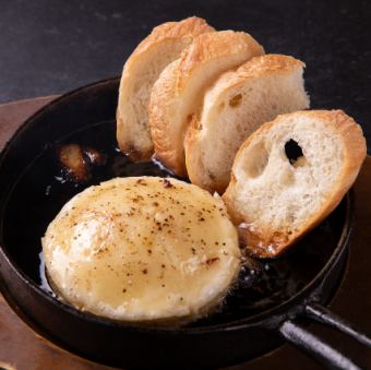 カマンベールチーズのアヒージョ