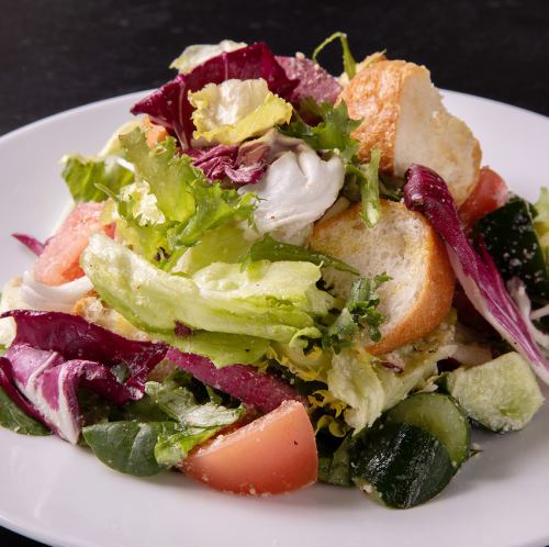 Panzanella(托斯卡納風格的麵包和蔬菜沙拉)