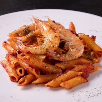 有頭ホワイト海老のペンネアラビアータ