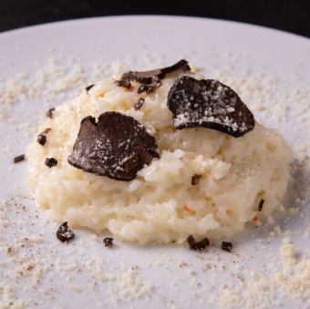 黒トリュフとパルメザンチーズのクリームリゾット