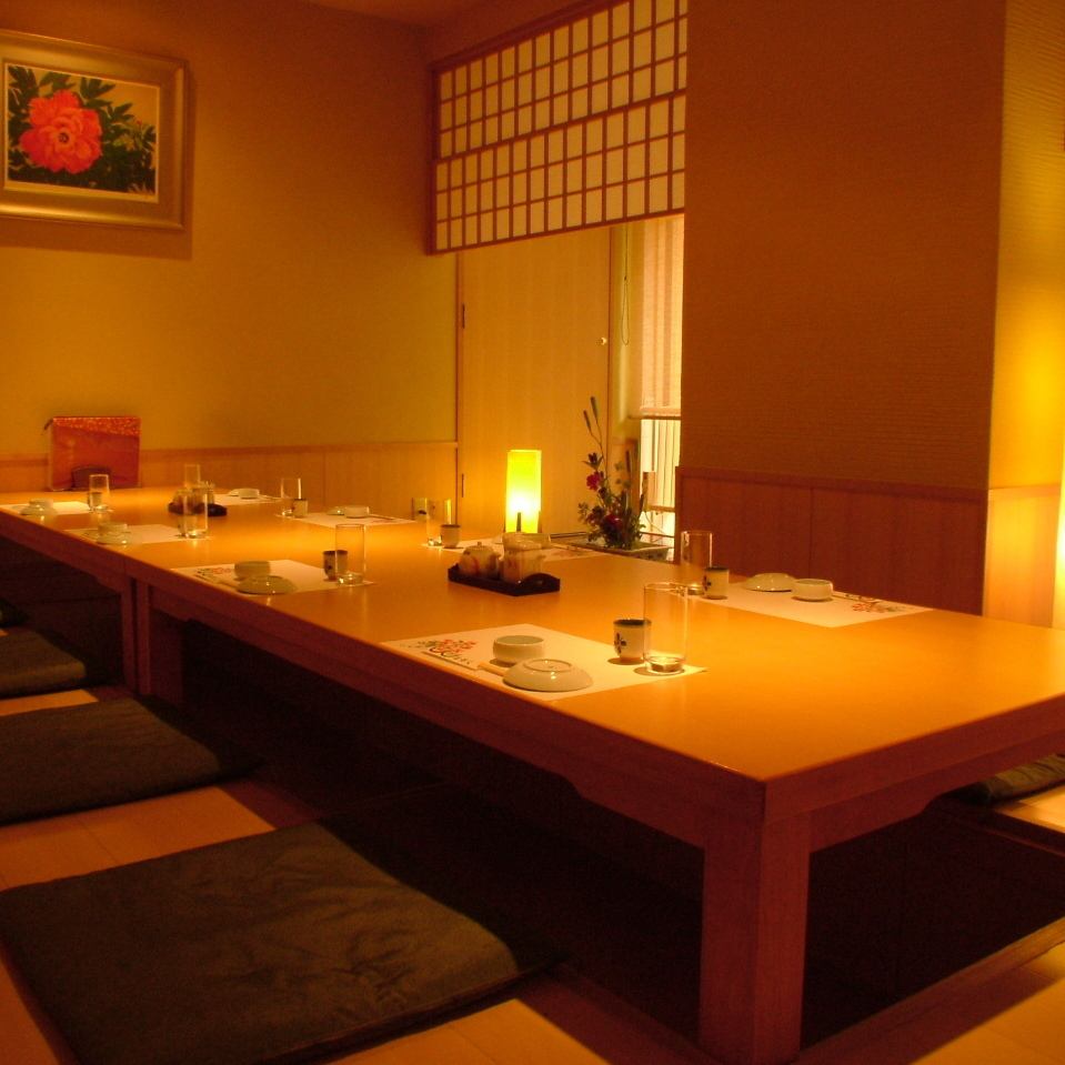 4～12名様OKの掘り炬燵個室は接待やお食事会に最適です♪