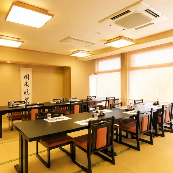洗練された和モダンな空間は周りを気にせずお愉しみいただけます！最大6名様～50名様迄宴会OK！会社宴会、同窓会等にも安心の広さで、様々なシーンでご利用いただけます。是非当店をご活用ください♪
