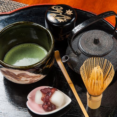 在日本空間享受您可以自己製作和品嚐自己的茶★抹茶體驗套餐1,100日元（含稅）