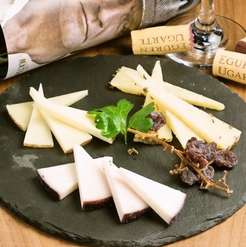Assortment of 3 kinds of Spanish cheese