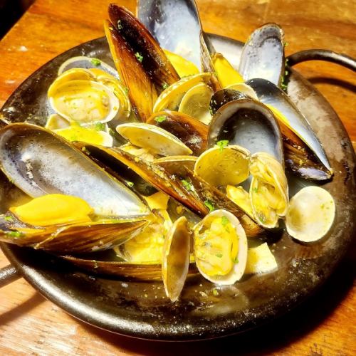 ムール貝とアサリの白ワイン蒸し