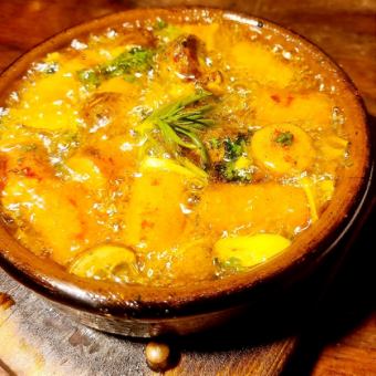 ソーセージとマッシュルームのアヒージョ