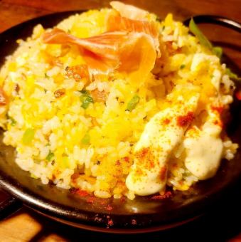 まかない生まれの生ハムチャーハン