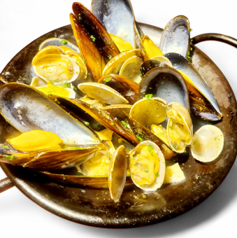 ムール貝とアサリの白ワイン蒸し