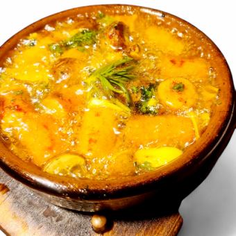 ソーセージとマッシュルームのアヒージョ