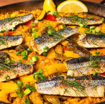 秋刀魚とたっぷりキノコのパエリア