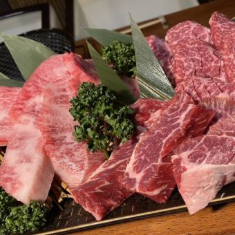 焼肉盛り合わせ≪赤身・ロース・カルビ≫｜270g:4900円(税込)
