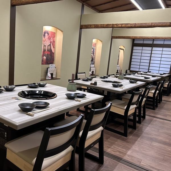 安心感のある居心地の良いお部屋。各部屋の襖の絵が違うのも特徴的です！普段の居酒屋飲みとはひと味違う落ち着いた雰囲気の中、美味しいお料理を贅沢にご堪能ください。プライベート空間でご友人や気の置けないお仲間とワイワイお楽しみいただけます。丁寧に仕上げたこだわりのお料理でおもてなしいたします。