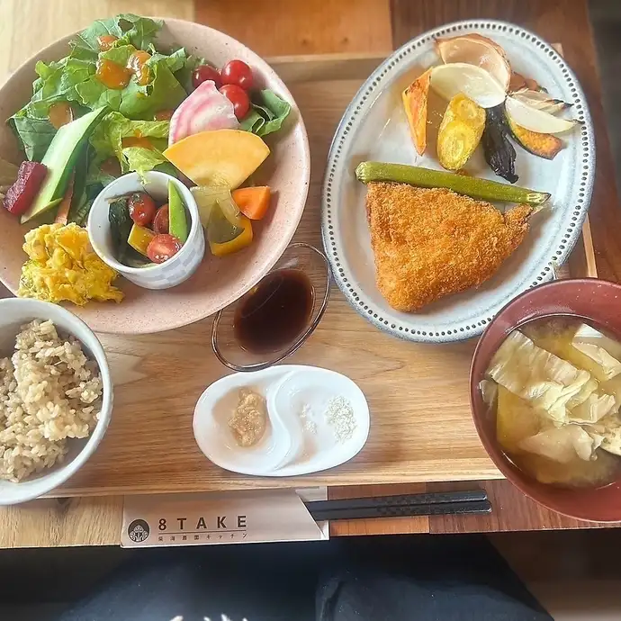 料理 | 新鮮野菜のカフェ 8TAKE はたけ