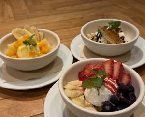 [Chocolate Chip & Banana] Greek Yogurt Bowl