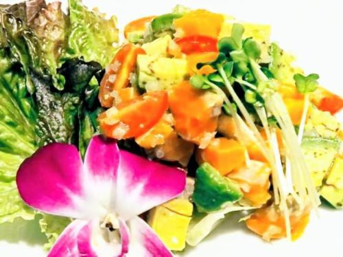 Salmon and avocado lomilomi