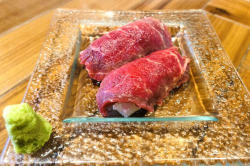 Horse meat sushi domestically made with marbled top (consistent)