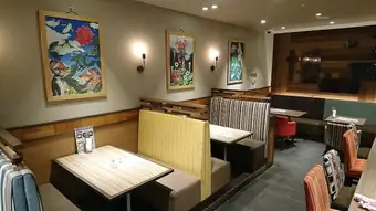 ゆったりと座れるソファー席です。ご希望の方は是非ご予約で。